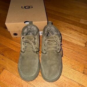 Women Ugg Boot, size 10 , Color: Olive